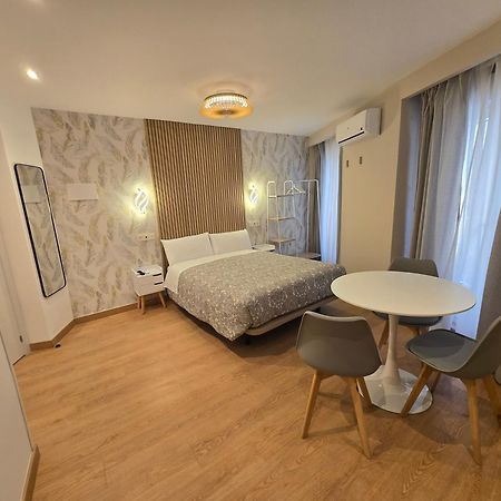 Hostal Comercial Madrid Exteriér fotografie