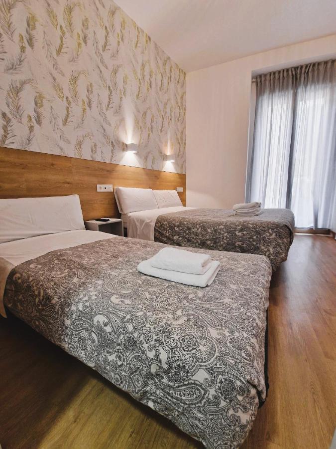 Hostal Comercial Madrid Exteriér fotografie