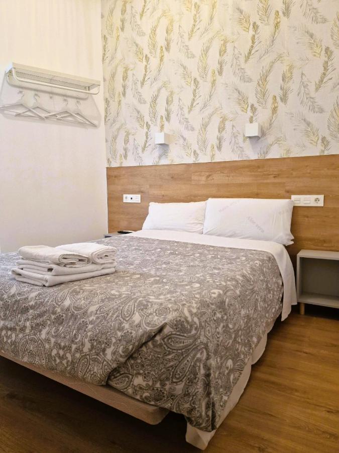 Hostal Comercial Madrid Exteriér fotografie