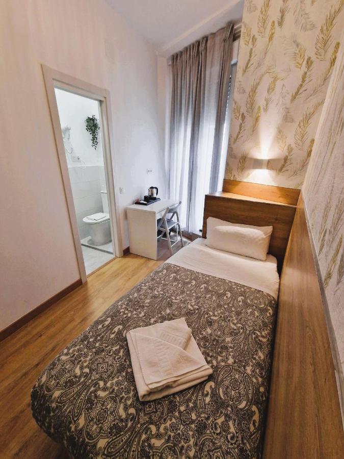 Hostal Comercial Madrid Exteriér fotografie