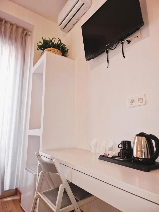 Hostal Comercial Madrid Exteriér fotografie