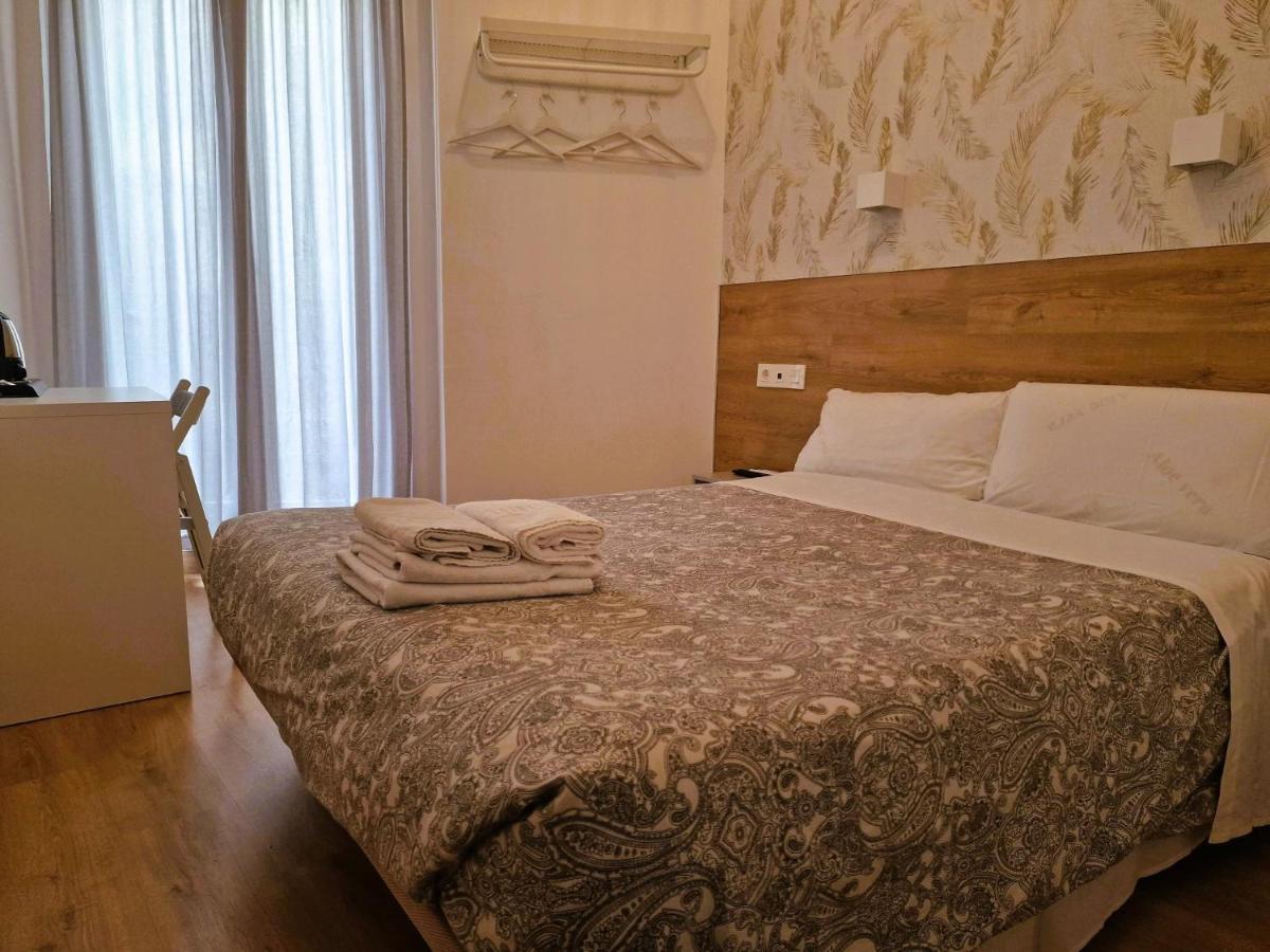 Hostal Comercial Madrid Exteriér fotografie