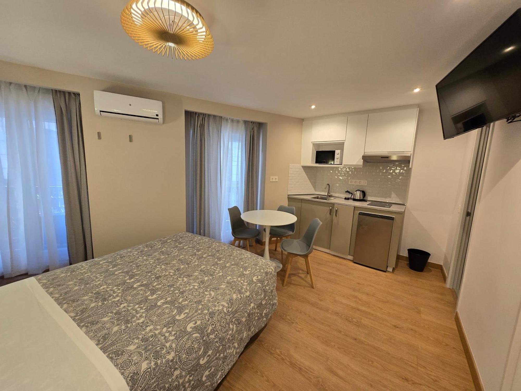 Hostal Comercial Madrid Exteriér fotografie