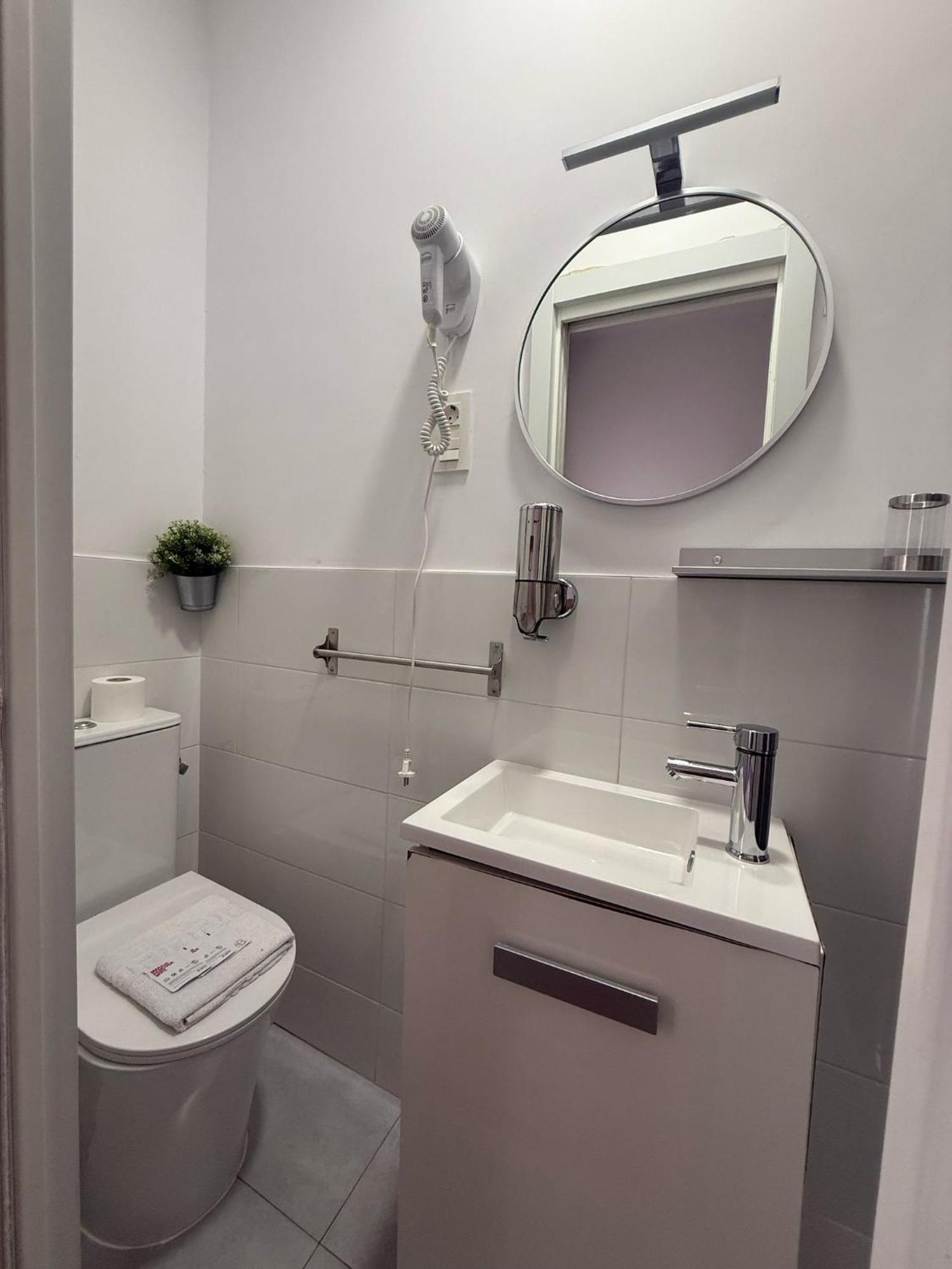 Hostal Comercial Madrid Exteriér fotografie