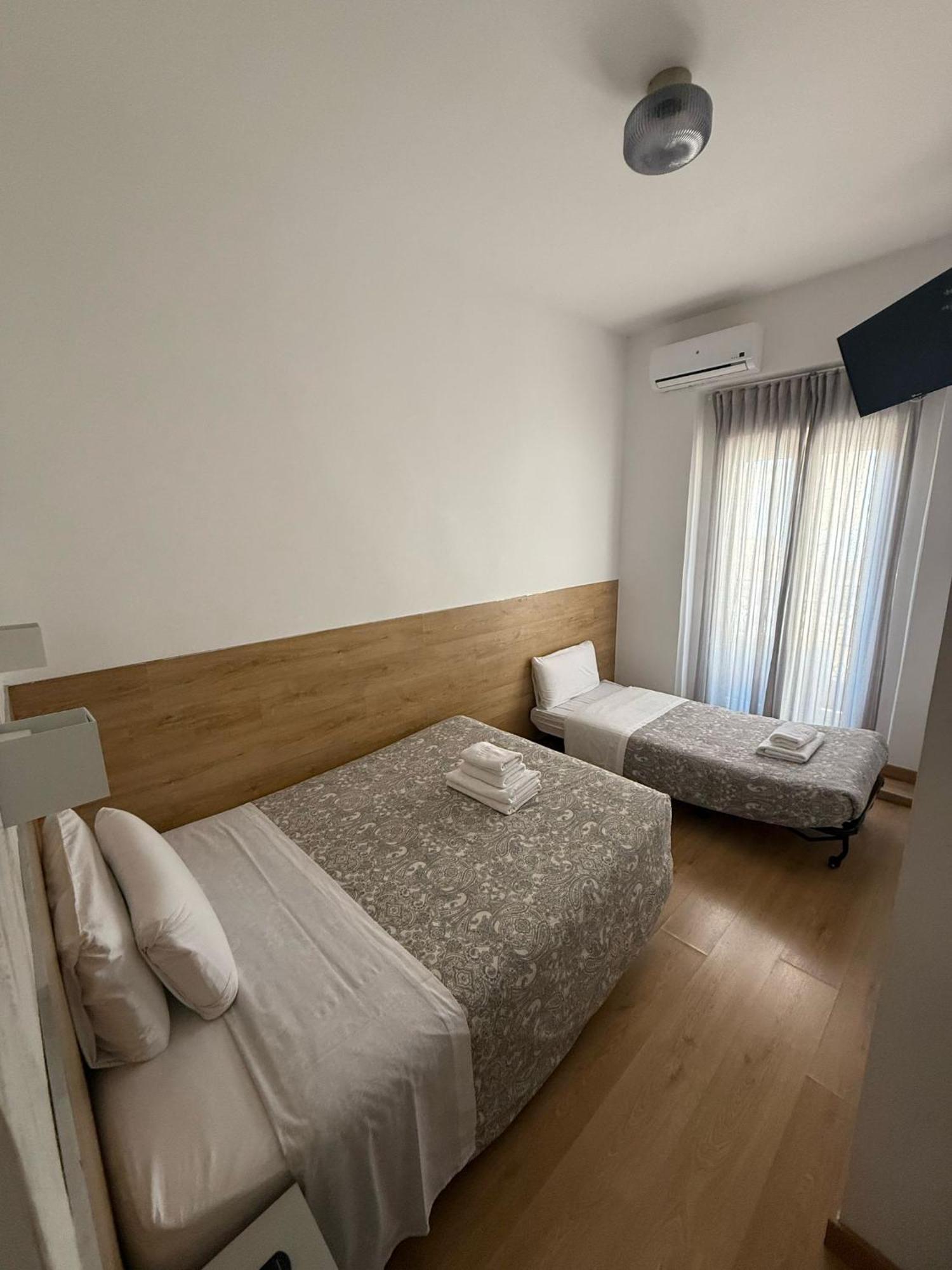 Hostal Comercial Madrid Exteriér fotografie