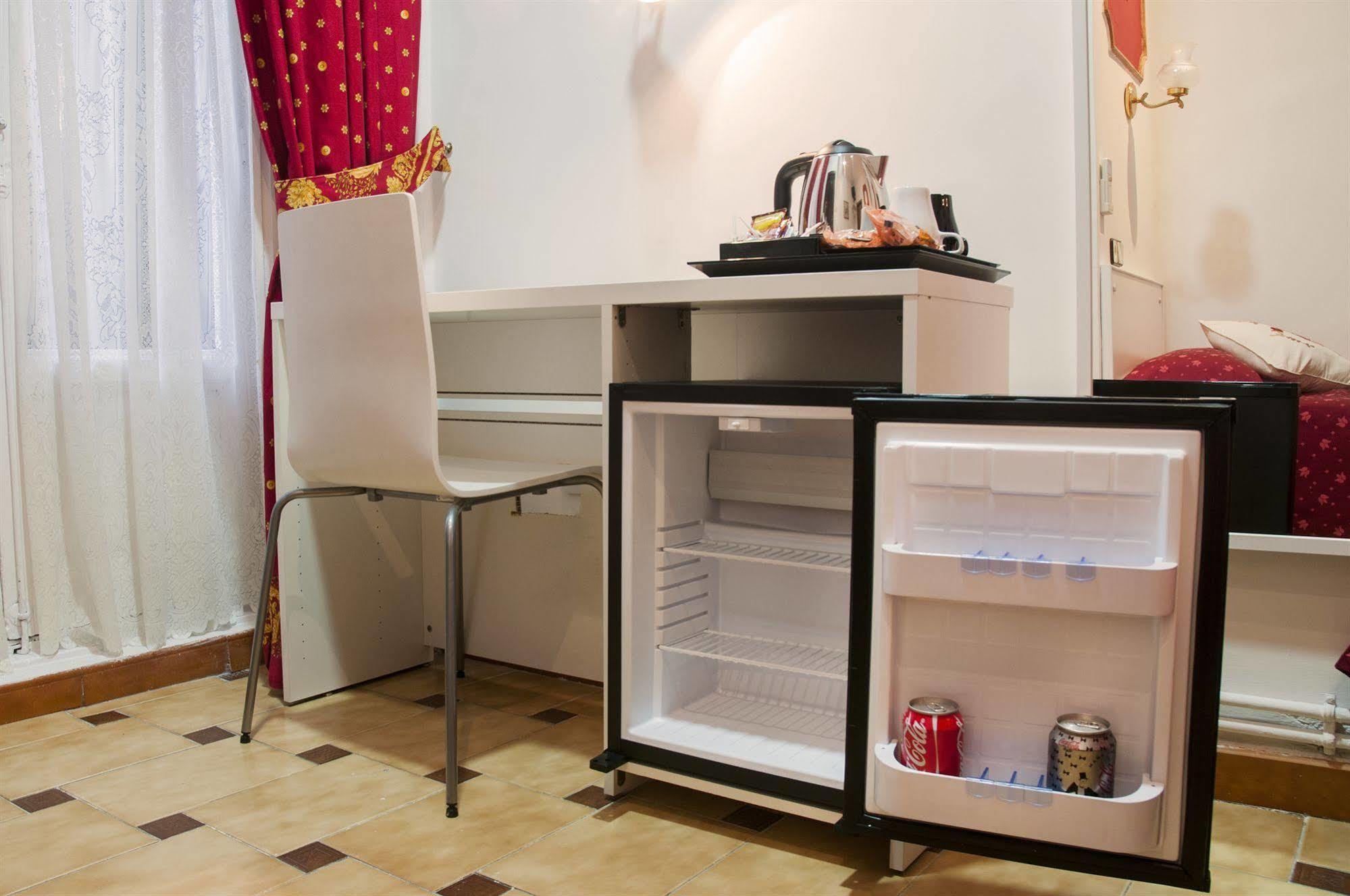 Hostal Comercial Madrid Exteriér fotografie
