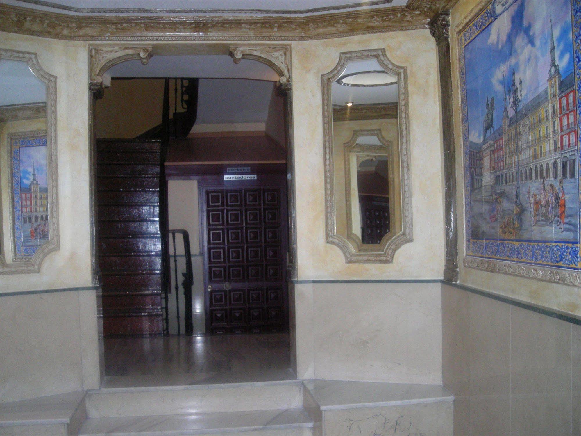 Hostal Comercial Madrid Exteriér fotografie