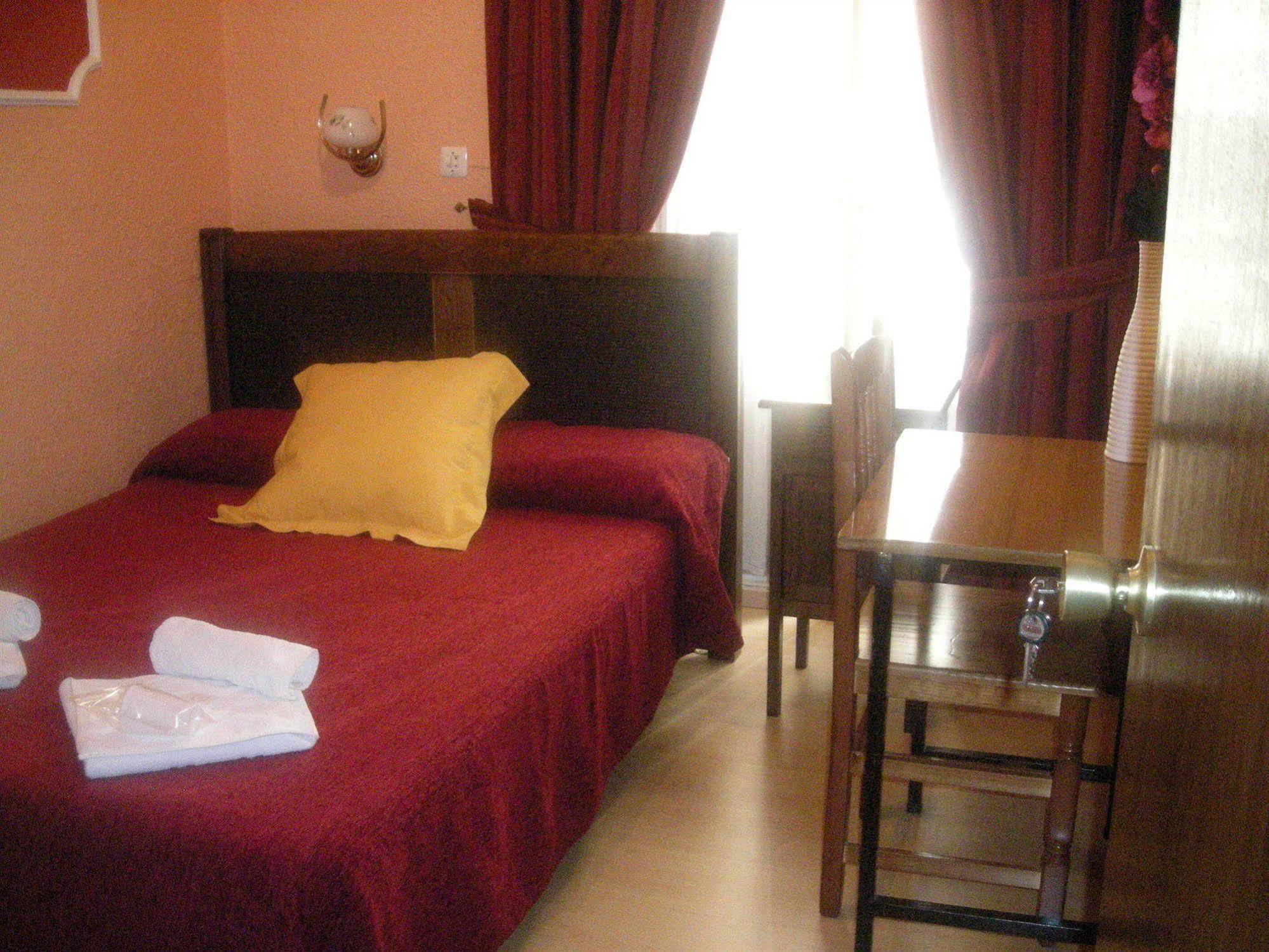 Hostal Comercial Madrid Exteriér fotografie